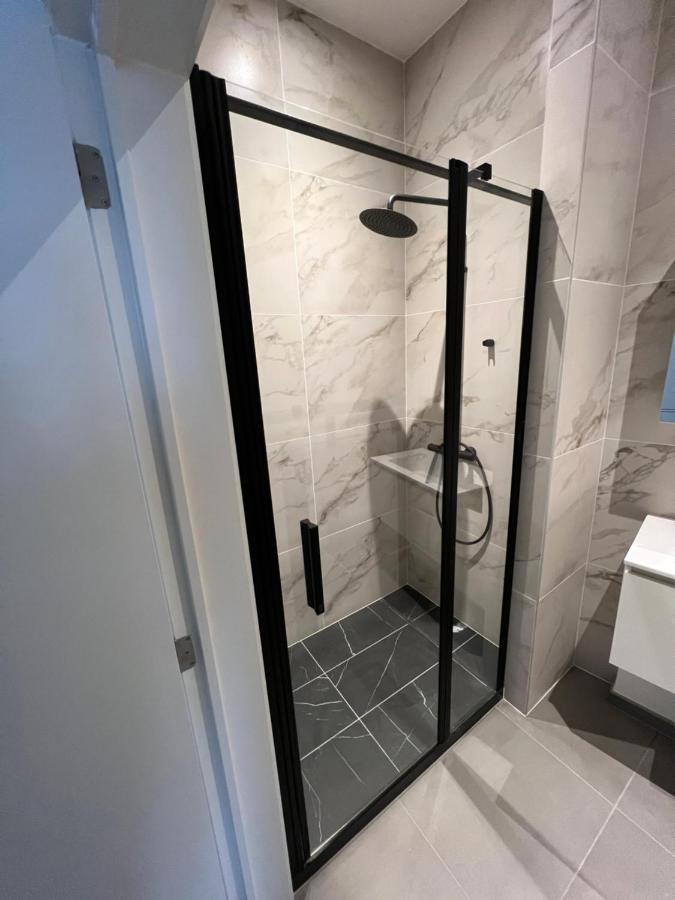 בריסל Luxury Brand New Apartment מראה חיצוני תמונה